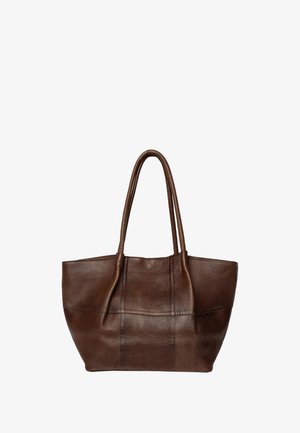 Brązowa skórzana torba na ramię o pojemnym designie, wyposażona w dwa długie uchwyty i teksturowane wykończenie. Brak widocznych wzorów lub detali hardware.