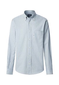Camisa de botones a rayas verticales en azul claro y blanco. Presenta un collar, mangas largas y un bolsillo en el pecho. Textura de tejido suave.