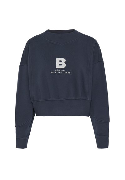 Tmavomodrý skrátený sveter vyrobený z mäkkého materiálu, s okrúhlym výstrihom a vyšívaným logom s textom v bielej farbe.