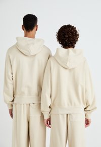 GAP MICKEY HOODIE UNISEX - Mikina s kapucňou - beige