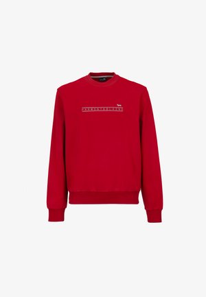 Rdeč pulover z okrolim vratom in dolgimi rokavi, z napisom "HARMONT & BLAINE" in majhnim logotipom psa na sredini prsi.