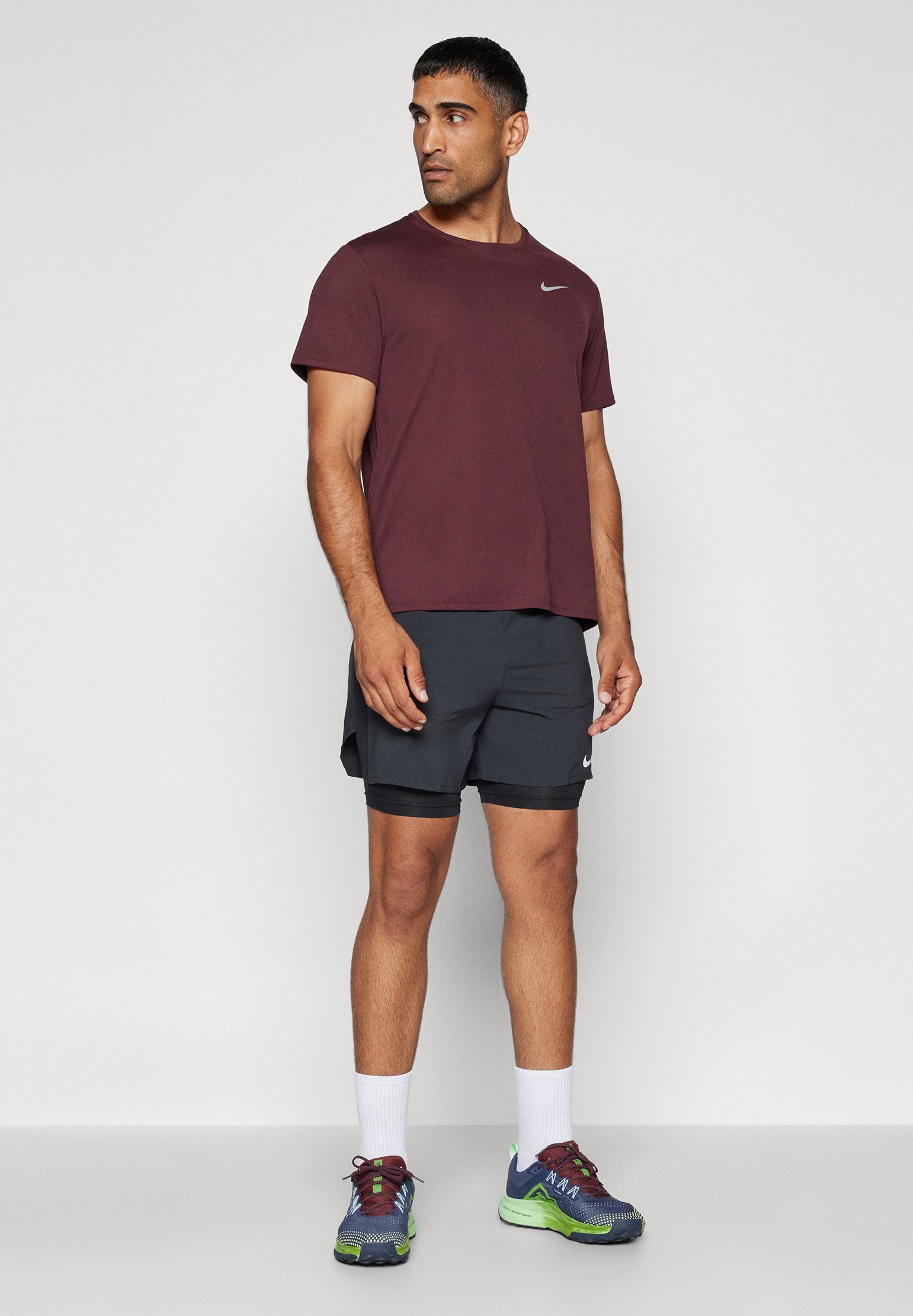 nike miler t shirt maroon