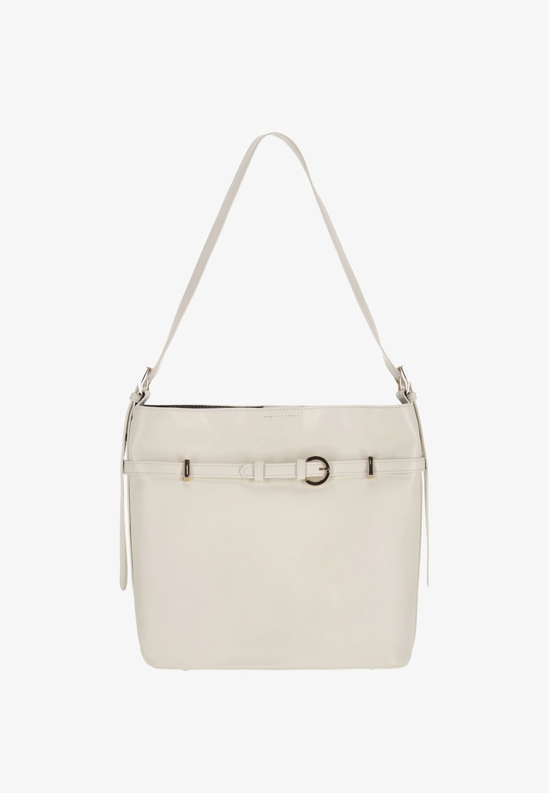 Witte lederen handtas met een plat ontwerp, voorzien van een horizontale riem met een ronde gesp en een afneembare schouderriem voor veelzijdigheid.
