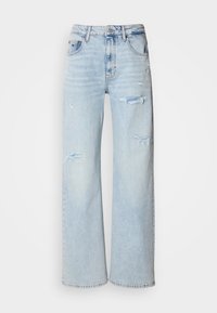 Jeans de mezclilla de tiro alto en un tono azul claro, de pierna ancha y con detalles desgastados, que cuentan con un diseño de cinco bolsillos y bordes sin rematar.