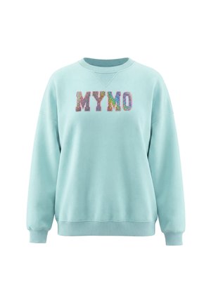 Lyseblå sweatshirt med lange ærmer og glitrende flerfarvede bogstaver, der staver "MYMO" hen over brystet.