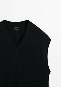 Schwarzer, gestrickter ärmelloser Pullover mit V-Ausschnitt, versehen mit einem strukturierten Muster und gerippten Kanten. Etikett im Nackenbereich sichtbar.
