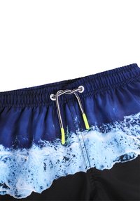 Kék és fekete színvilágú úszónadrág, hullámmintával, rugalmas derékkal és állítható rajzzsinórral, sárga végződésekkel.