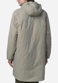 Veste longue et légère à capuche, de couleur gris clair. Elle présente une texture lisse, un design simple et arrive au milieu des cuisses, avec un détail de couture au dos.