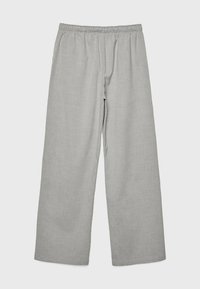 Jasnoszare, luźne spodnie z elastycznym pasem i szerokimi prostymi nogawkami, wykonane z miękkiego materiału.