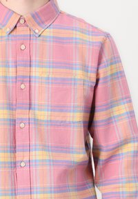 GAP STANDARD  - Ing - pink madras