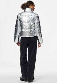 Pieces PCNAMIE PUFFER JACKET - Ziemas jaka - silver