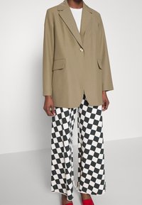 Won Hundred Cappotto corto - mottled olive