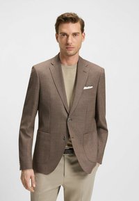 Brun kavaj i rutig mönster gjord av texturerad tyg, med två knappstängning, notch-lapel och två framfickor.