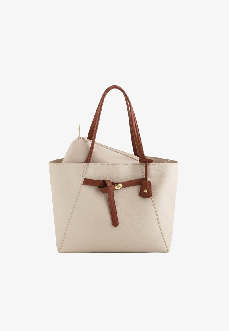 Bolso tote de cuero beige con asas y detalles en cuero marrón. Accesorios de hardware dorado y un pouch interior extraíble para mayor almacenamiento.