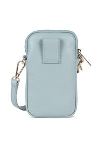 Sac bandoulière en cuir bleu clair avec une surface texturée, fermeture zippée et quincaillerie dorée. Comprend une sangle ajustable et un rabat frontal.