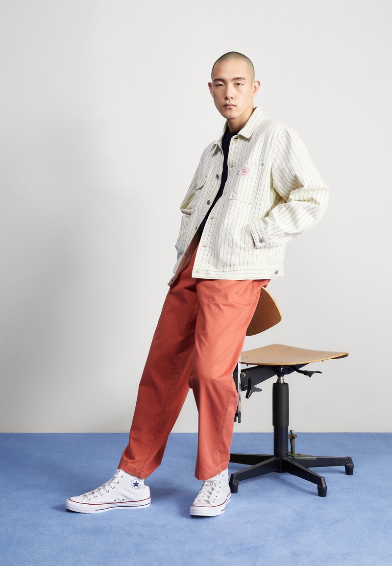 white converse zalando