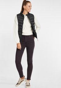 Oxmo OXCamilla - Väst - black