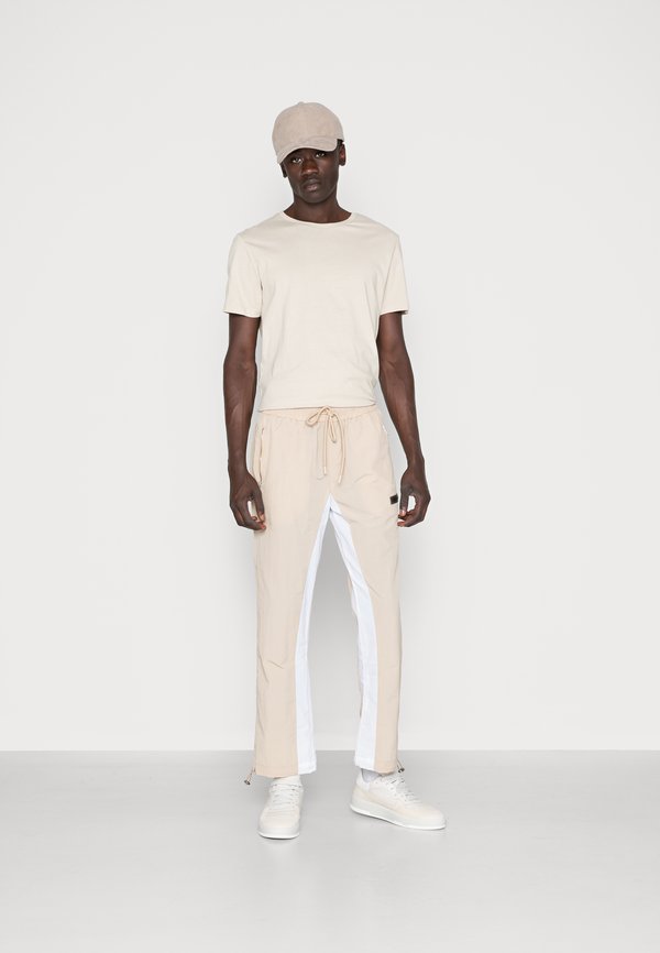 DEMERE WIDE TRACK PANTS UNISEX - Jogginghose