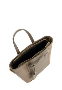 Khaki handtas gemaakt van suède en leer, met een ritssluiting, twee handvaten en een interieur van stof. Accentueert met hardware in goudkleur.
