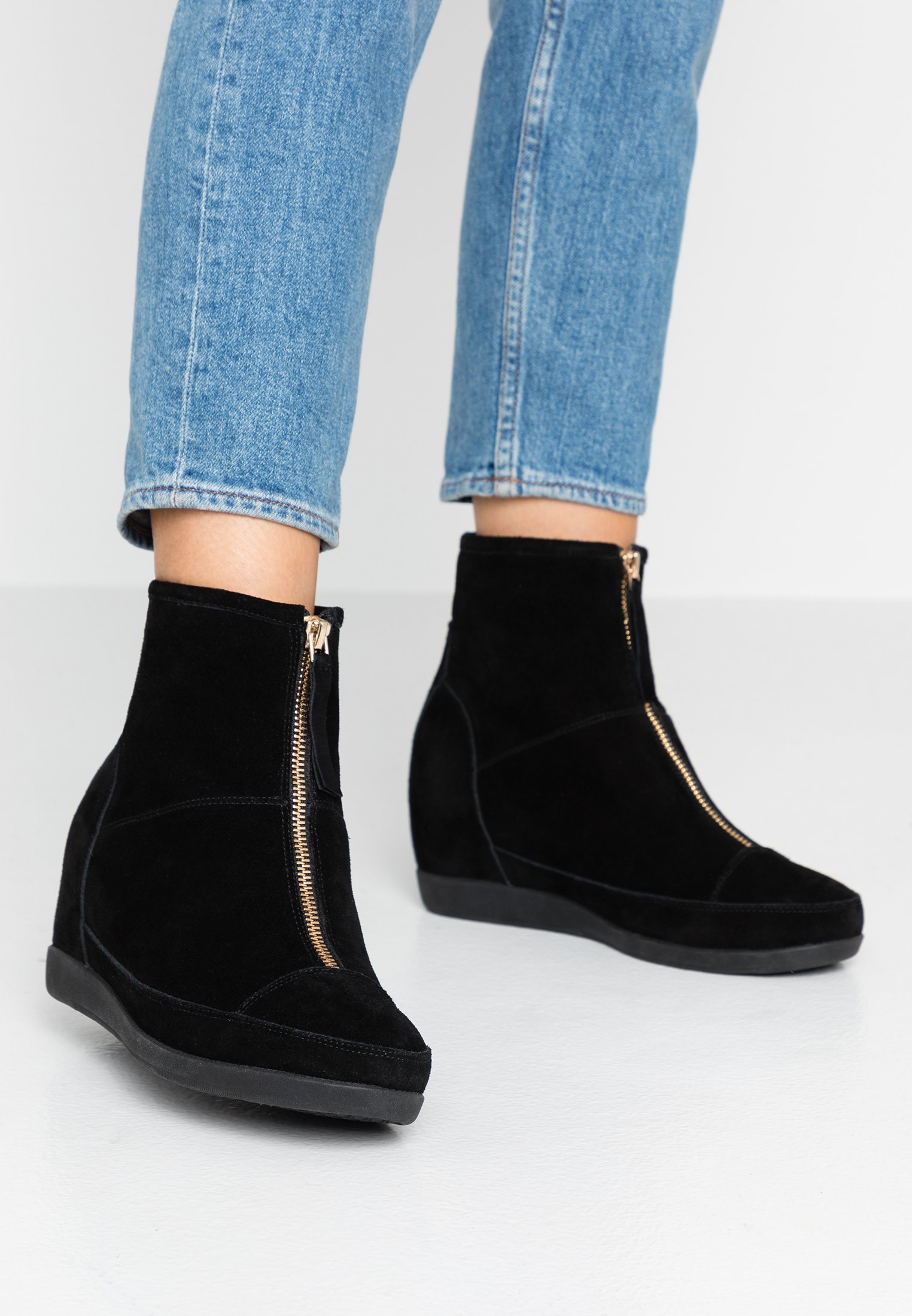 Shoe the bear emmy Clearance