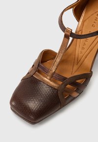 Chie Mihara XIZAN - Decolleté - brown