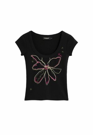 Top negro ajustado de manga corta con cuello redondo, con un diseño abstracto de flores bordadas en rosa y oro, acompañado de pequeños detalles de estrellas.