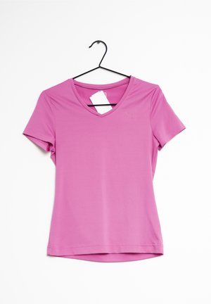 T-shirt de sport rose à manches courtes avec un col en V, fabriqué en tissu lisse et léger, comportant un petit logo près de l'encolure.