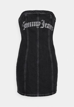 Černé mini šaty z denimu bez ramínek s vertikálními švy a vyšitým nápisem "Tommy Jeans" ve šedém gotickém písmu na hrudi.