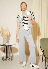 Friends Like These COSY  WIDE LEG  REGULAR FIT - Housut - grey