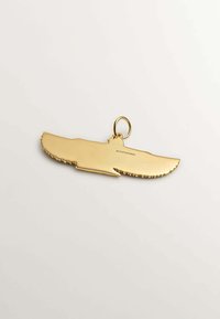 Llave de oro en forma de águila con detalles recortados a lo largo de los bordes y un anillo para su sujeción. Firma grabada en un lado.