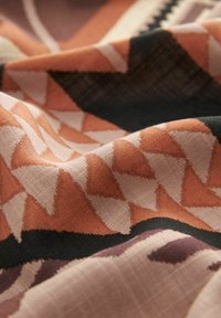 Next SPLICED LONGLINE KIMONO  - Viitta - pink aztec