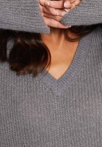 Morgan Trui - mottled grey