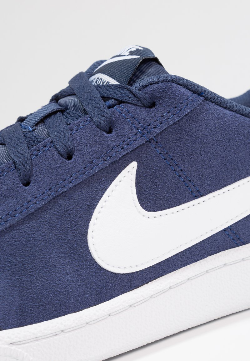 Comprometido Villano corrupción Nike Sportswear COURT ROYALE SUEDE - Trainers - midnight navy/white/dark blue - Zalando.co.uk Comprometido Villano corrupción Nike Sportswear COURT ROYALE SUEDE - Trainers - midnight navy/white/dark blue - Zalando.co.uk