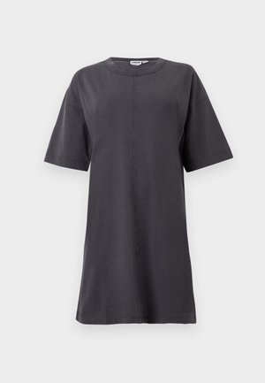 Tummanharmaa lyhythihainen rento mekko, jossa pyöreä pääntie ja näkyvä keskisauma, esitetty yksinkertaisella valkoisella taustalla.