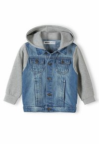Chaqueta infantil con cuerpo de denim azul, capucha gris y mangas largas grises, con botones en la parte delantera y bolsillos en el pecho.