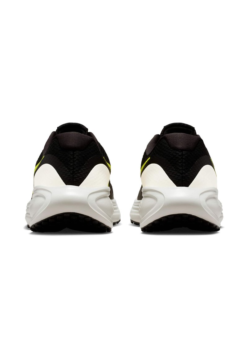 Zapatillas de correr negras con parte superior de malla texturizada, media suela blanca y acentos amarillos en el talón. Collar acolchado para mayor comodidad.