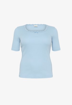 Világoskék, rövidujjú pamut póló, fodros csipkefel neckline-nal és egy kis kék masnival a középen.