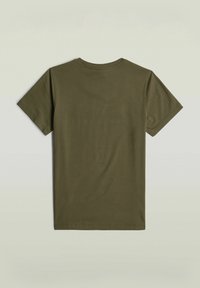 Olivengrøn bomulds t-shirt med korte ærmer, rund hals og en glat tekstur. Har en simpel skæring uden synlige grafikker eller accenter.