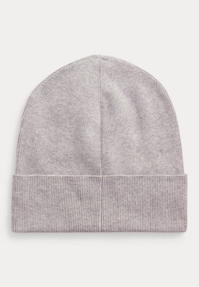 Grå strikkelue laget av mykt, elastisk materiale med brettet kant og sømløs, rundet krone, med jevn tekstur over hele.