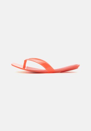 Tong orange vif avec une finition brillante et un design minimaliste, présenté en profil sur fond blanc.