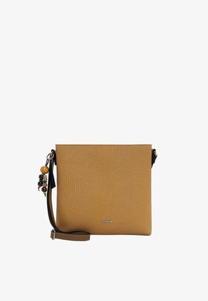 Suorakulmainen hiekanvärinen teksturoitu olkalaukku mustalla hihnalla, puisilla helmikoristeilla ja pienellä hopeisella logolla etuosan keskellä.