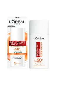 Le soin solaire L'Oréal Revitalift Clinical dans un flacon blanc, mettant en avant des accents orange. Contient un SPF 50+, de la vitamine C et des bienfaits anti-âge.