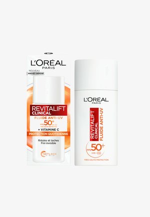 Le soin solaire L'Oréal Revitalift Clinical dans un flacon blanc, mettant en avant des accents orange. Contient un SPF 50+, de la vitamine C et des bienfaits anti-âge.