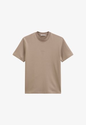 Beige T-Shirt mit kurzen Ärmeln und Rundhalsausschnitt, dezent bestickter Schriftzug in der Mitte der Brust, flach auf weißem Hintergrund präsentiert.