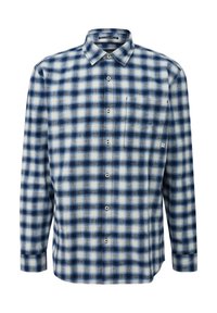 Langarmshirt in een blauw-witte ruitjespatroon, gemaakt van een zachte stof met knopen en een borstzak. Opmerkelijk vanwege het kruisjesontwerp.