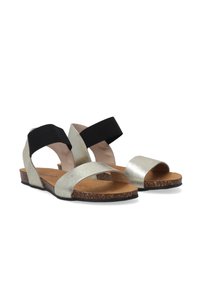 Metallisch zilveren en zwarte sandalen met twee brede banden, kurken voetbed en rubberen zool. Open teen ontwerp met elastische enkelsteun.