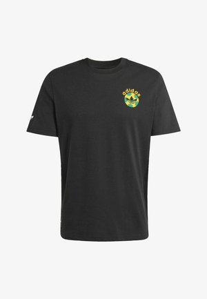 Czarna bawełniana koszulka z krótkimi rękawami, z zielono-żółtym okrągłym logo z napisem „adidas” na przodzie. Komfortowe dopasowanie.