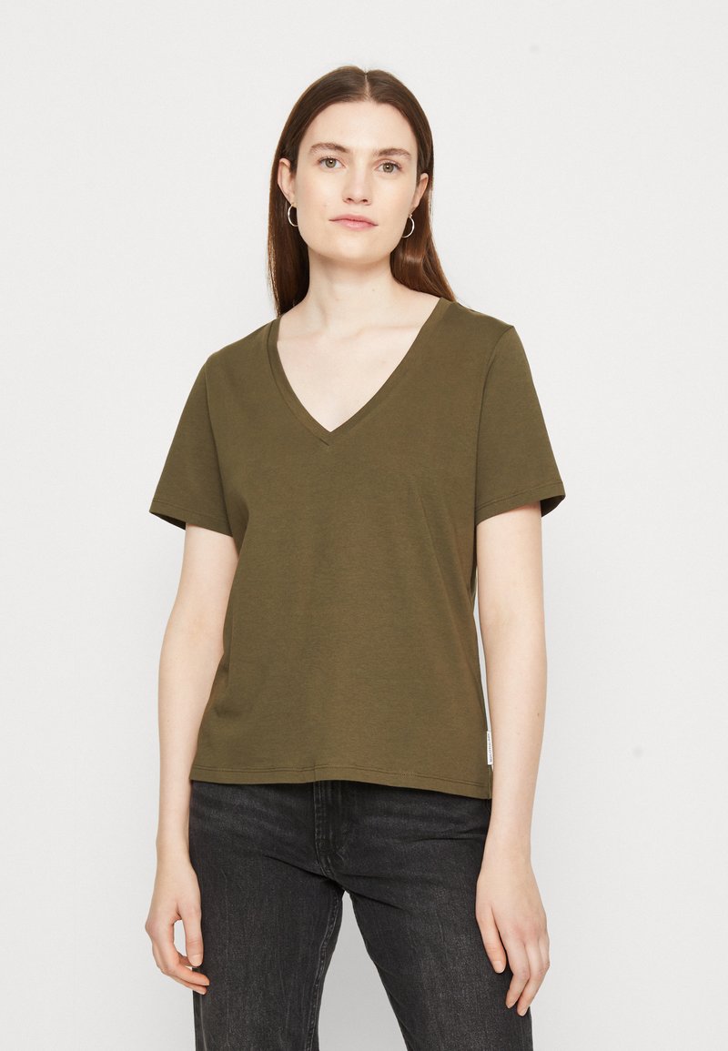 Marc O'Polo DENIM SHORTSLEEVE V NECK BASIC FIT - Basic T-shirt - dakota ...