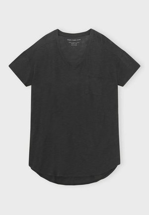 Svart V-ringad T-shirt tillverkad av 100% ekologisk bomull. Har korta ärmar, en ficka fram och en rundad nederkant. Slät textur. One size.