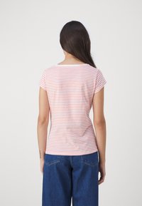 Mads Nørgaard STRIPE TEASY TEE - T-Shirt print - brilliant white/shell pink